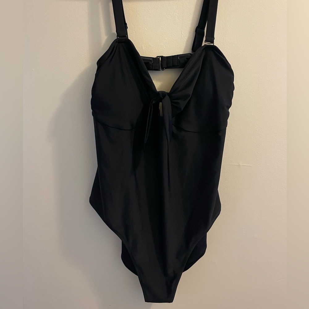 Old Navy Woman One Piece Swimsuit 2X